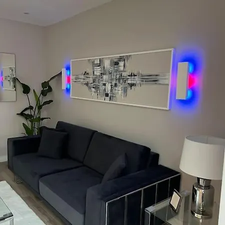 Luxury Two Bedroom Garden Flat